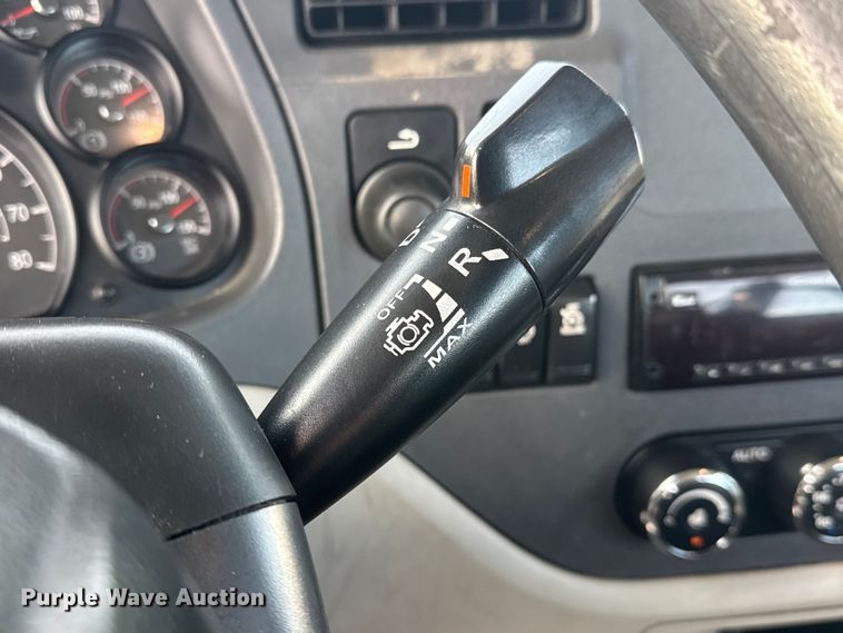 image for item ET1714 2020 Peterbilt 579 semi truck