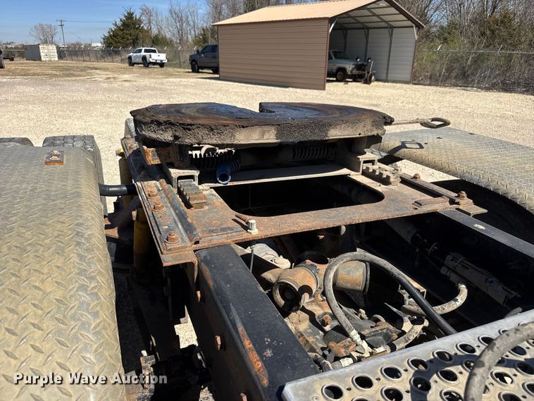 image for item ET1740 2001 Kenworth T800 semi truck