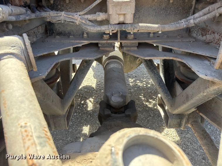 image for item ET1740 2001 Kenworth T800 semi truck