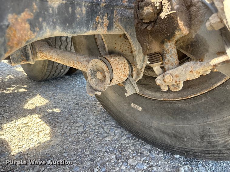 image for item ET1740 2001 Kenworth T800 semi truck