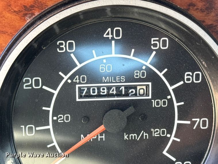 image for item ET1740 2001 Kenworth T800 semi truck