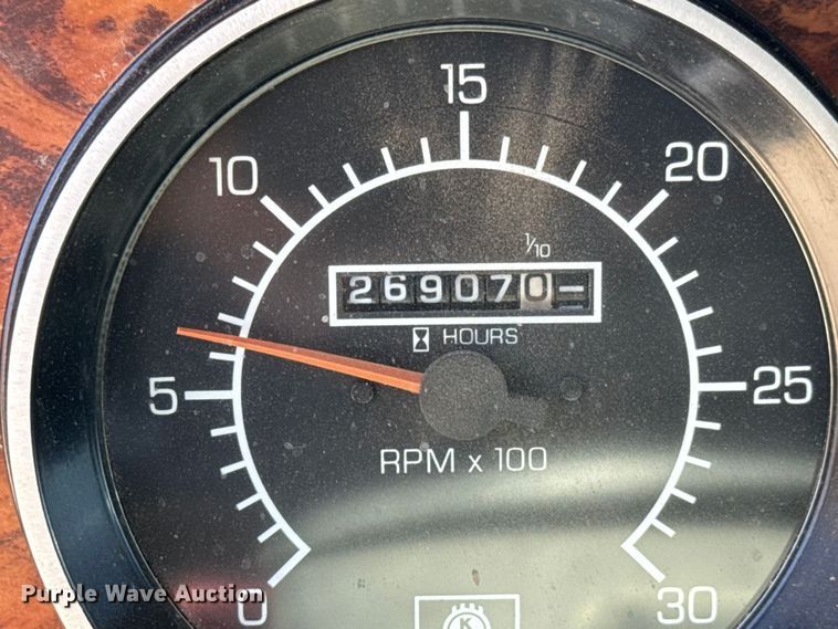 image for item ET1740 2001 Kenworth T800 semi truck