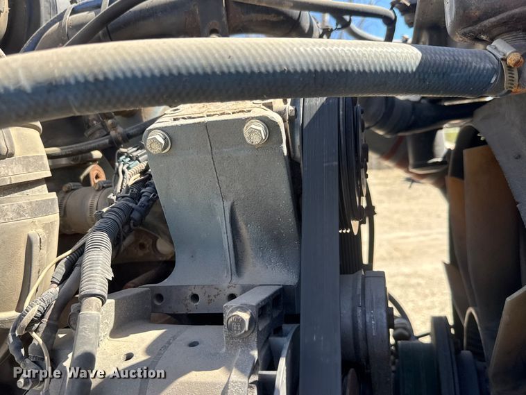 image for item ET1740 2001 Kenworth T800 semi truck