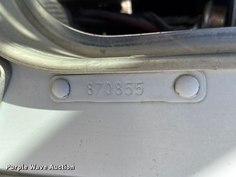 image for item ET1740 2001 Kenworth T800 semi truck