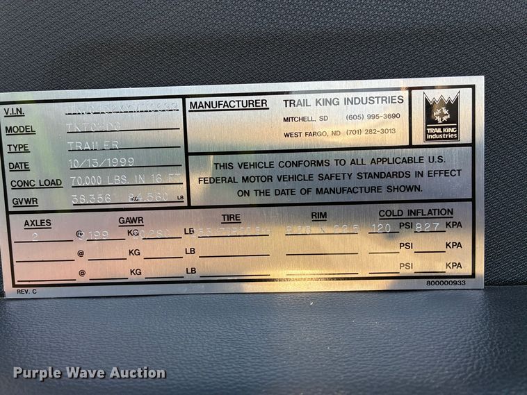 image for item ET6966 2000 Trail King equipment trailer