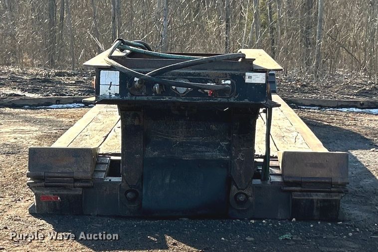 image for item ET6966 2000 Trail King equipment trailer