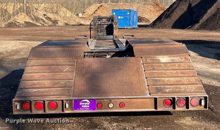 image for item ET6966 2000 Trail King equipment trailer