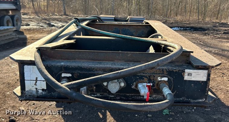 image for item ET6966 2000 Trail King equipment trailer