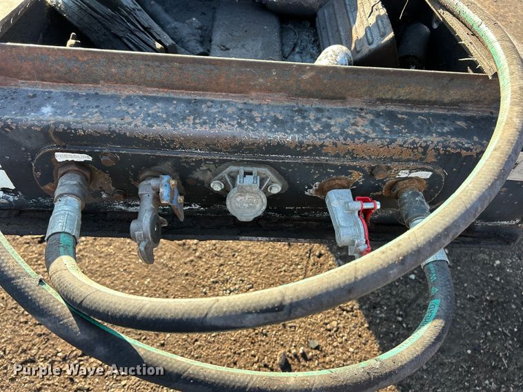 image for item ET6966 2000 Trail King equipment trailer