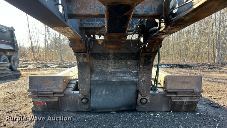 image for item ET6966 2000 Trail King equipment trailer