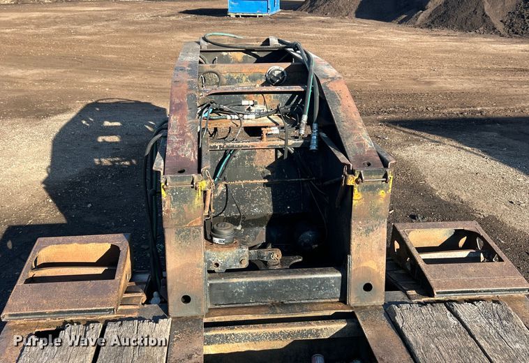 image for item ET6966 2000 Trail King equipment trailer