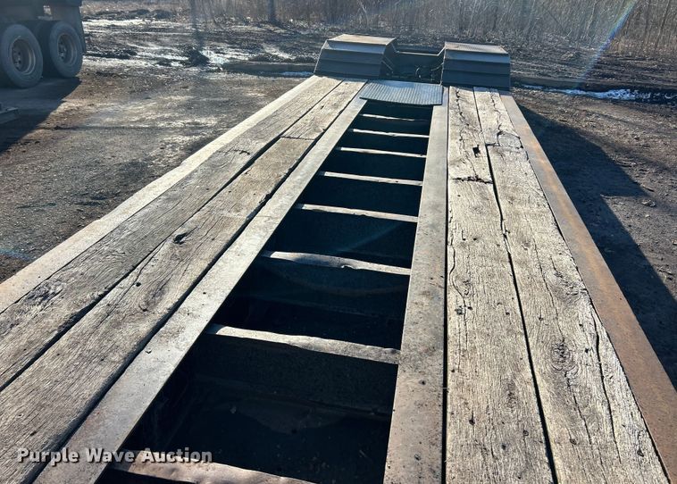 image for item ET6966 2000 Trail King equipment trailer