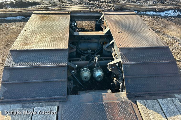 image for item ET6966 2000 Trail King equipment trailer