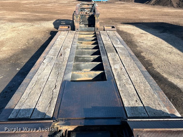 image for item ET6966 2000 Trail King equipment trailer