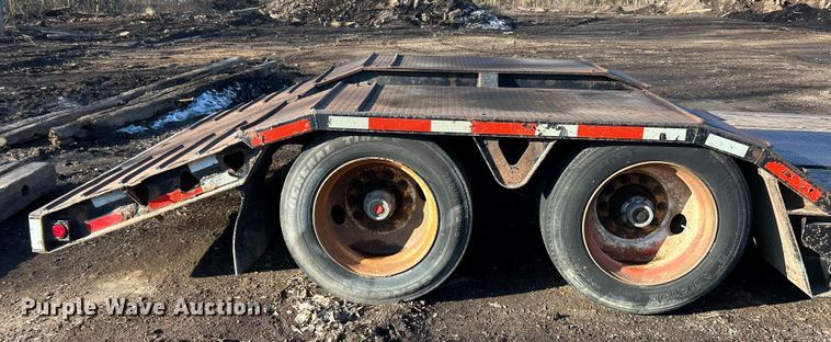 image for item ET6966 2000 Trail King equipment trailer