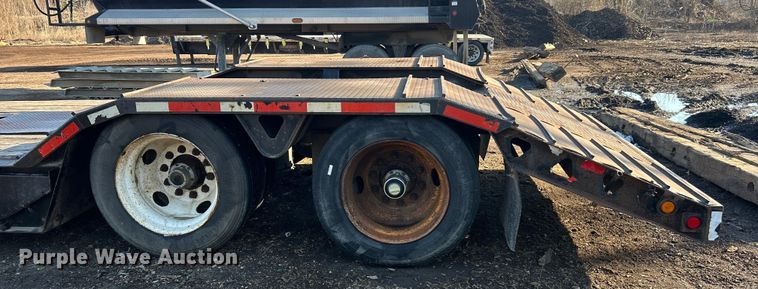 image for item ET6966 2000 Trail King equipment trailer