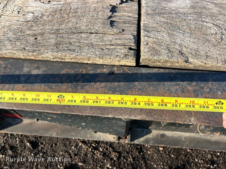 image for item ET6966 2000 Trail King equipment trailer