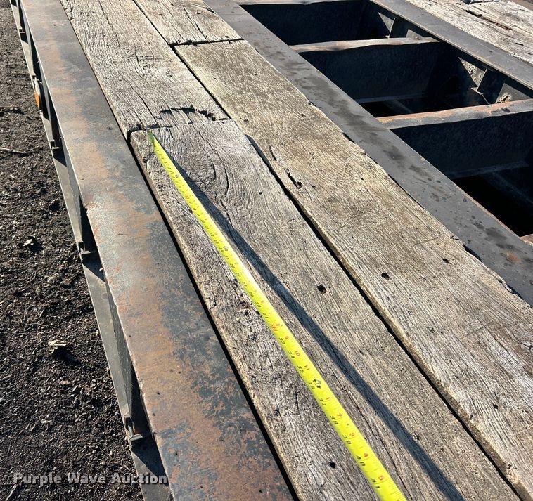 image for item ET6966 2000 Trail King equipment trailer