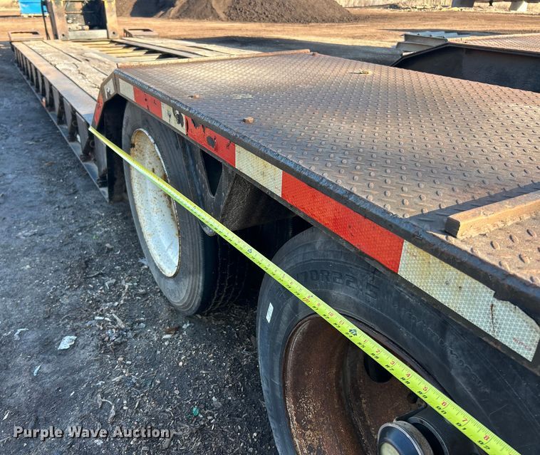 image for item ET6966 2000 Trail King equipment trailer