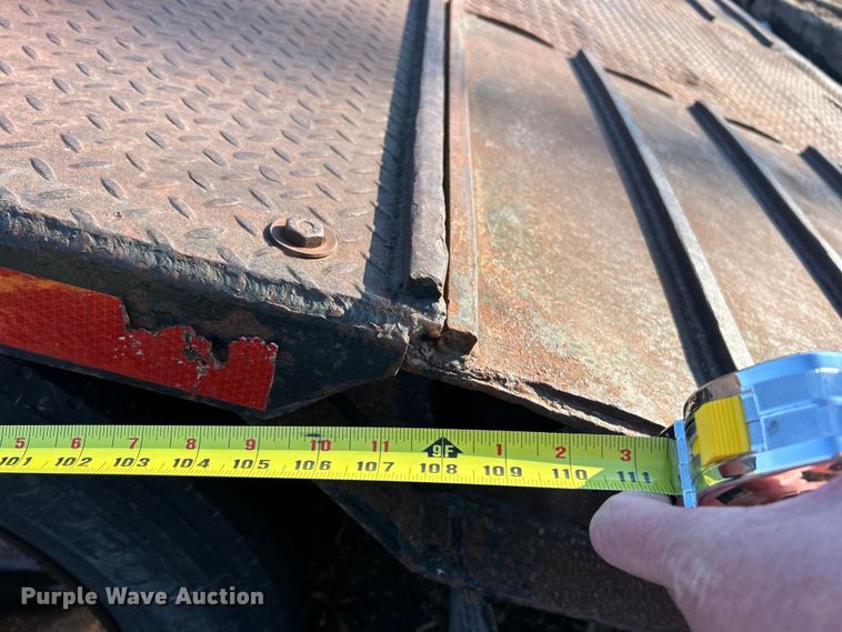 image for item ET6966 2000 Trail King equipment trailer