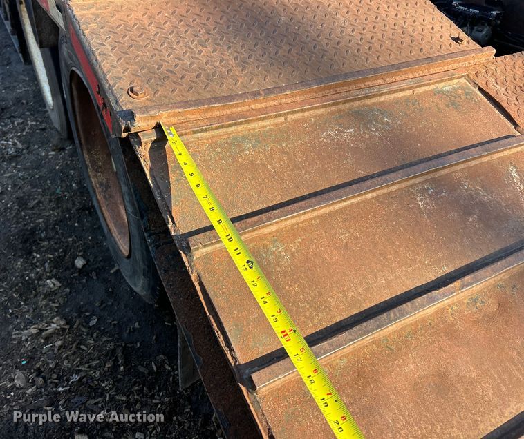 image for item ET6966 2000 Trail King equipment trailer