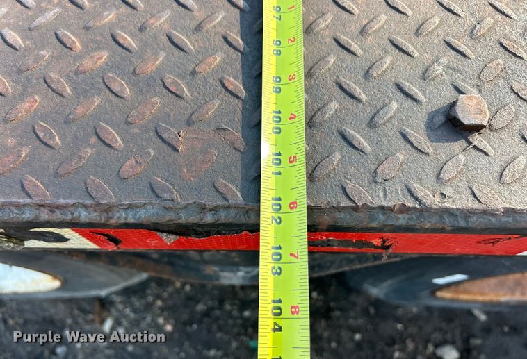 image for item ET6966 2000 Trail King equipment trailer