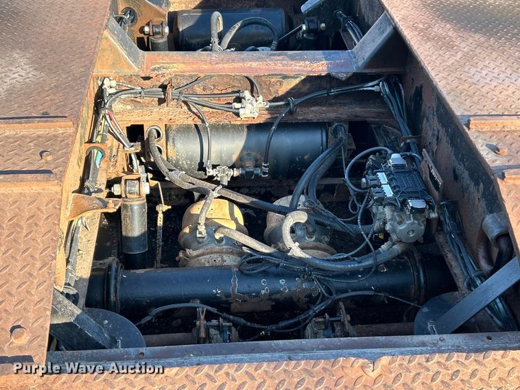 image for item ET6966 2000 Trail King equipment trailer