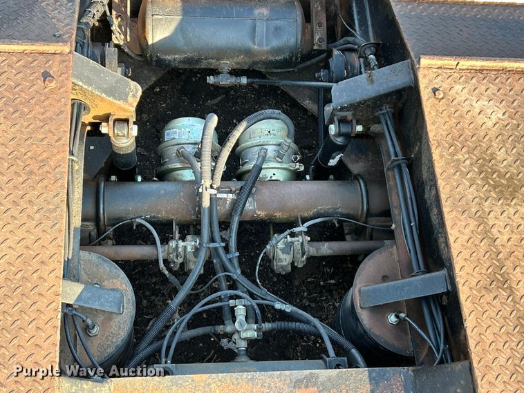 image for item ET6966 2000 Trail King equipment trailer