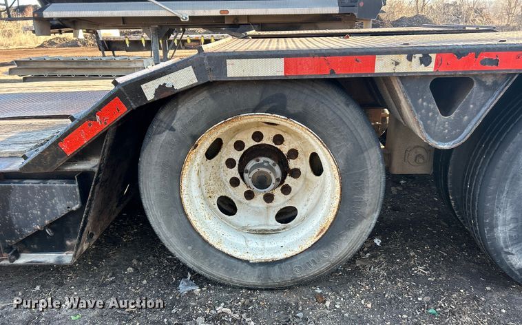 image for item ET6966 2000 Trail King equipment trailer