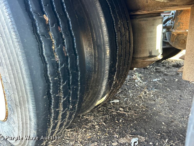 image for item ET6966 2000 Trail King equipment trailer