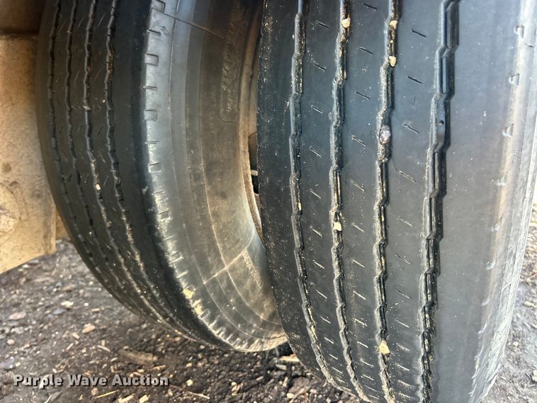 image for item ET6966 2000 Trail King equipment trailer