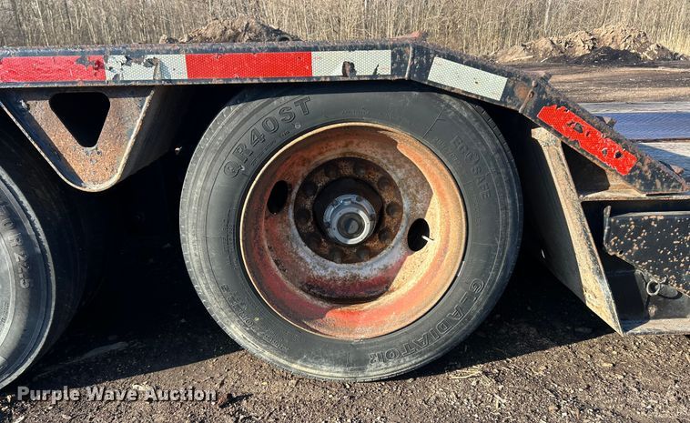 image for item ET6966 2000 Trail King equipment trailer