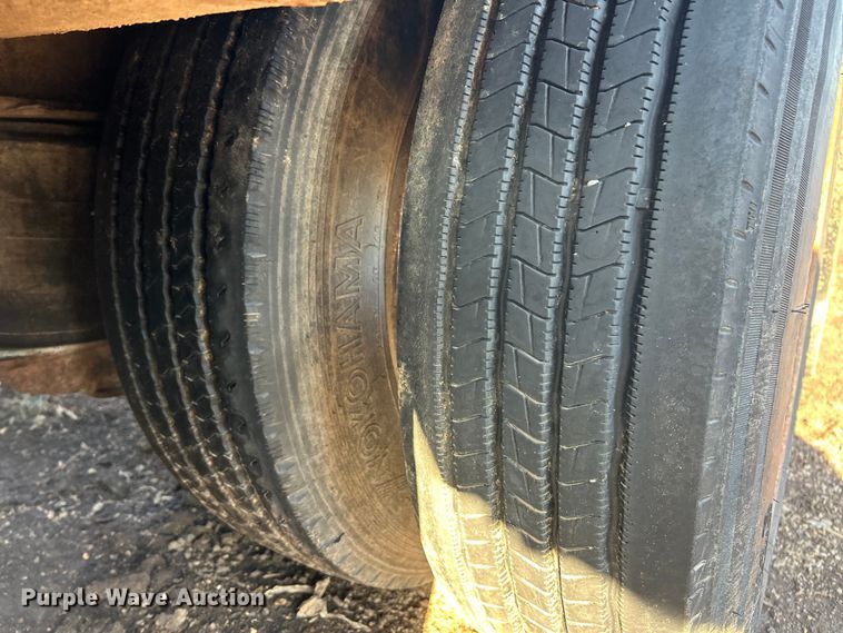 image for item ET6966 2000 Trail King equipment trailer