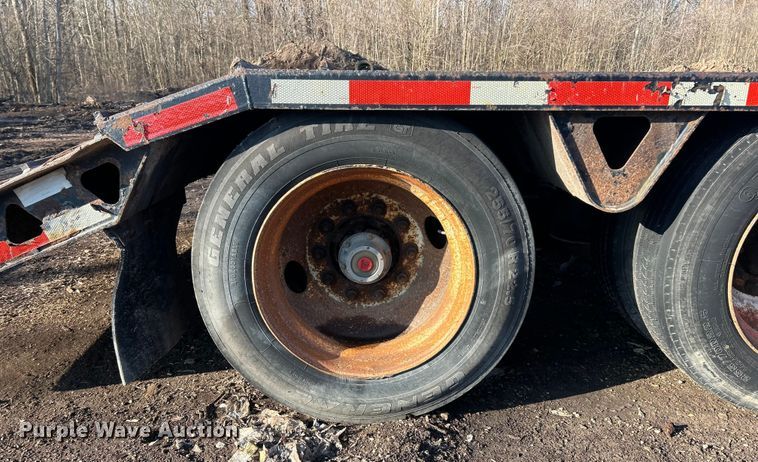 image for item ET6966 2000 Trail King equipment trailer