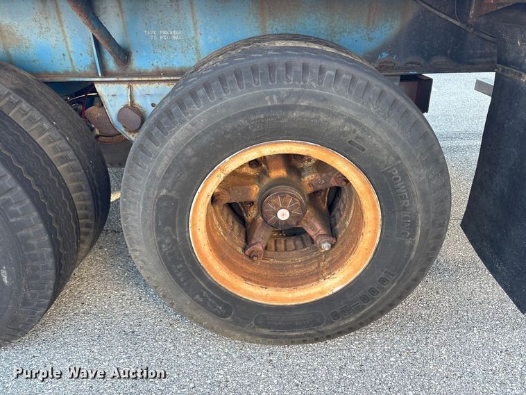 image for item ET8643 1986 Fruehauf PB80-F2-40 flatbed trailer