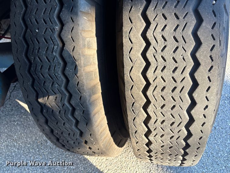 image for item ET8643 1986 Fruehauf PB80-F2-40 flatbed trailer