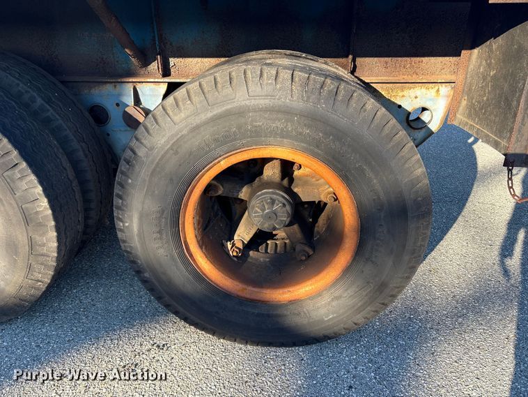 image for item ET8643 1986 Fruehauf PB80-F2-40 flatbed trailer