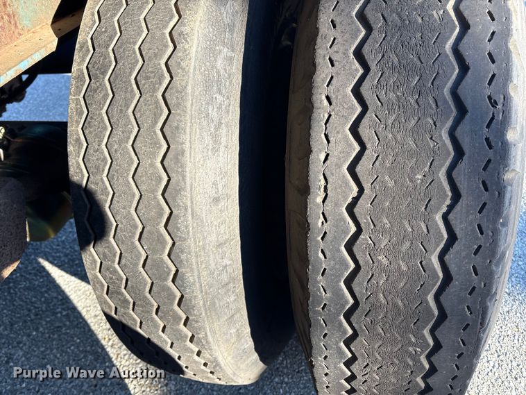 image for item ET8643 1986 Fruehauf PB80-F2-40 flatbed trailer