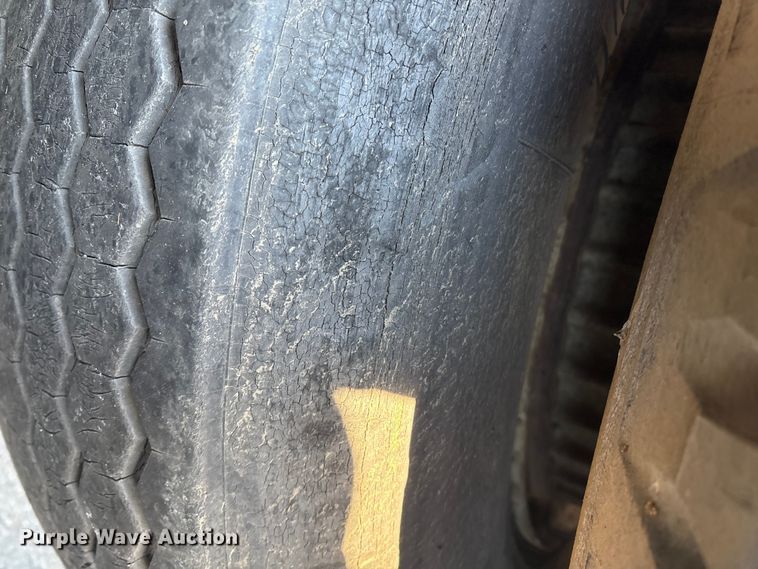 image for item ET8643 1986 Fruehauf PB80-F2-40 flatbed trailer