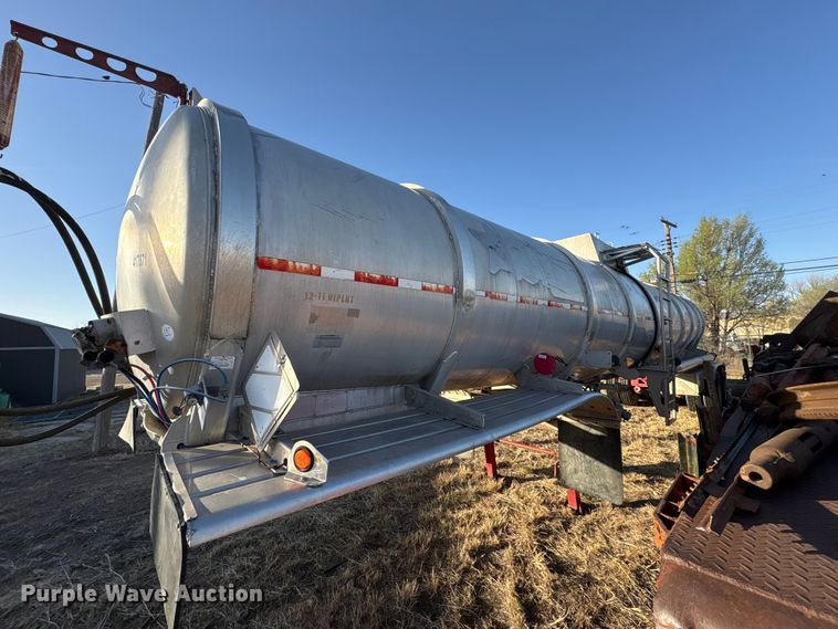 image for item EU0405 2012 Troxell Company tank trailer