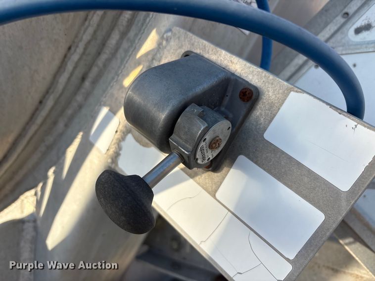 image for item EU0405 2012 Troxell Company tank trailer