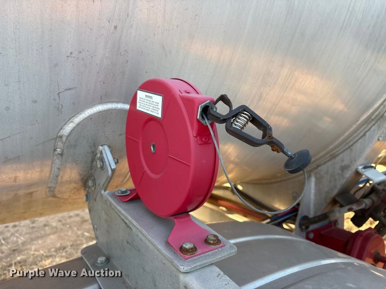 image for item EU0405 2012 Troxell Company tank trailer