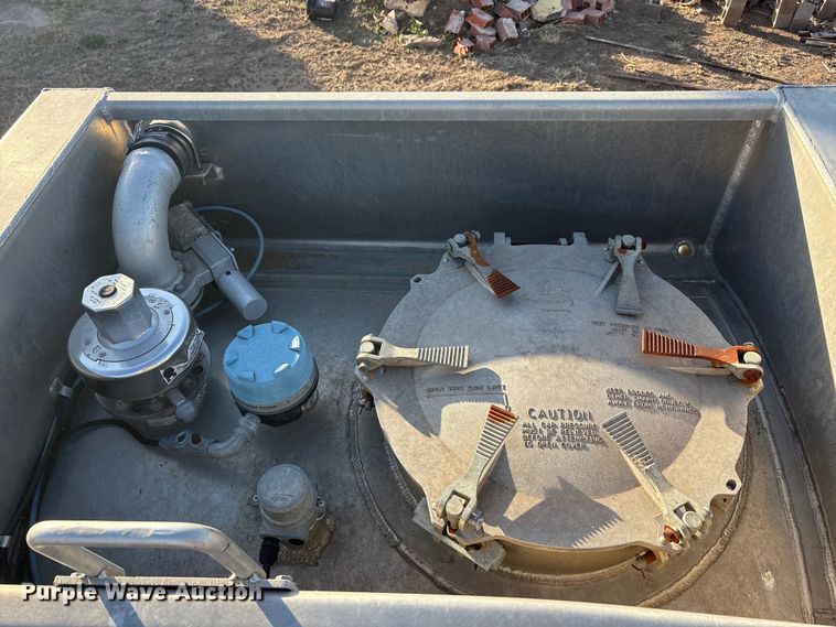 image for item EU0405 2012 Troxell Company tank trailer