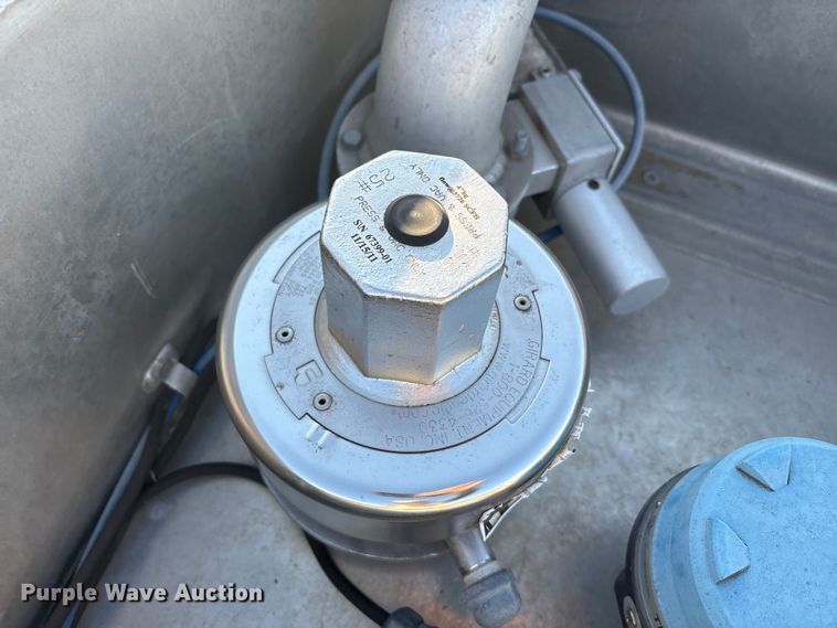 image for item EU0405 2012 Troxell Company tank trailer