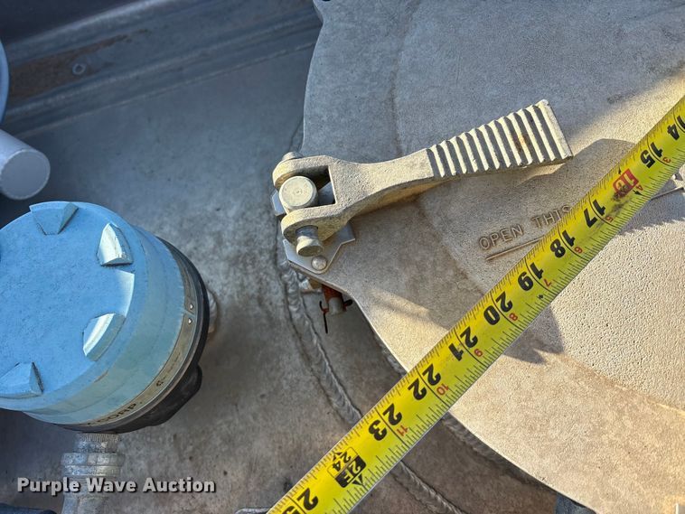 image for item EU0405 2012 Troxell Company tank trailer