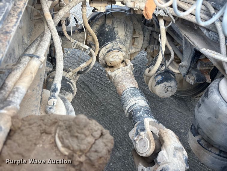 image for item EU4962 2016 Peterbilt 389 semi truck