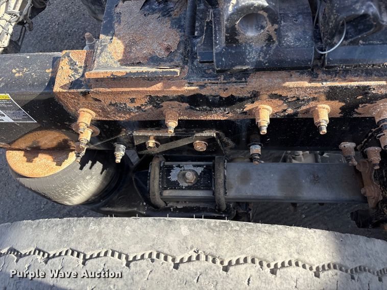 image for item EU4962 2016 Peterbilt 389 semi truck