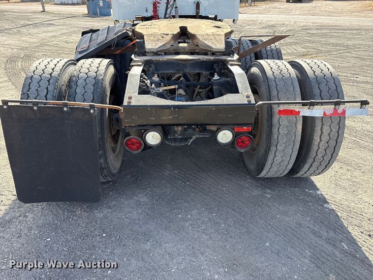 image for item EU4962 2016 Peterbilt 389 semi truck