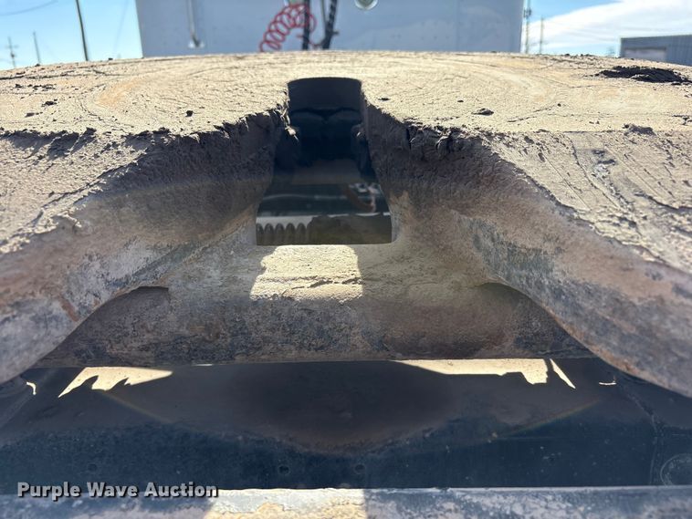 image for item EU4962 2016 Peterbilt 389 semi truck