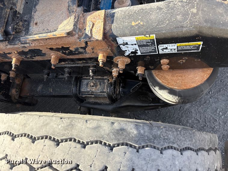 image for item EU4962 2016 Peterbilt 389 semi truck